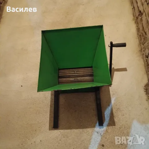 Продавам машина за мачкане грозде, снимка 2 - Селскостопанска техника - 55835252