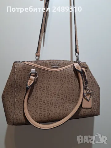 Продавам  чанта  Guess оригинален  модел