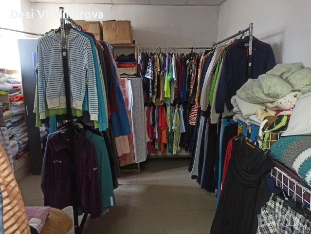 Дрехи втора употреба , снимка 4 - Оборудване за магазин - 53471265