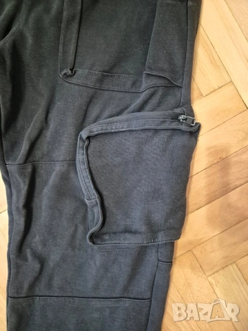 Черен карго долнище анцуг на Reserved 170 см, снимка 3 - Спортни дрехи, екипи - 53778460
