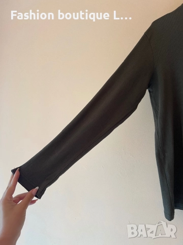 Маслено зелена блуза с дълъг ръкав 98% памук 2% еластант с бял кант около врата S размер овърсайз , снимка 3 - Блузи с дълъг ръкав и пуловери - 52052281