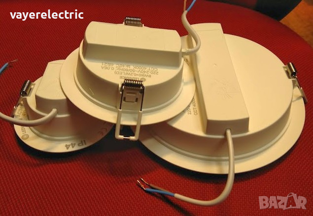 Влагозащитени LED луни IP44 Osram Ledvance, снимка 2 - Лед осветление - 36121326