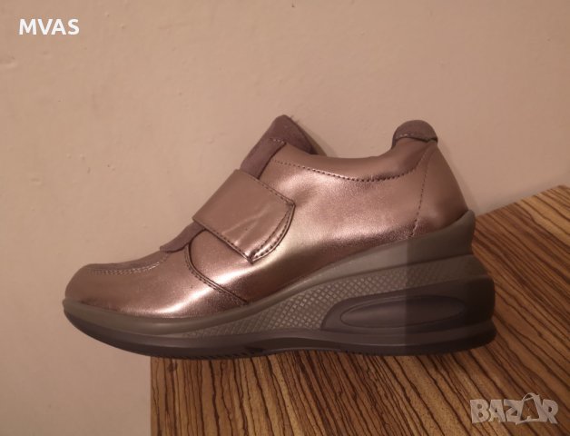 Нови есенни удобни обувки за дъжд златисти 38 размер маратонки, снимка 5 - Дамски ежедневни обувки - 39989183