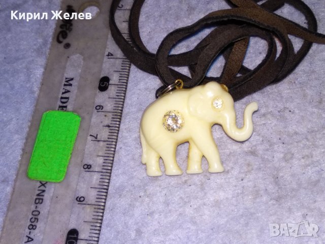 АРТ МЕДАЛЬОН СЛОНЧЕ от НАТУРАЛЕН КАМЪК МЛЕЧЕН БЯЛ ОПАЛ с БЯЛ и СИН ЦИРКОН с ШНУРЧЕ от ВЕЛУР 21417, снимка 6 - Колиета, медальони, синджири - 41483578