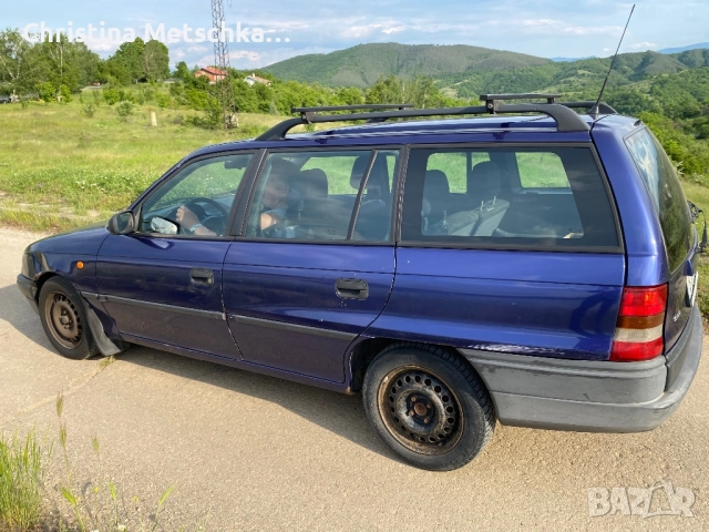 Опел Астра комби 1.4 бензин. Здрава и икономична, снимка 2 - Автомобили и джипове - 52787728