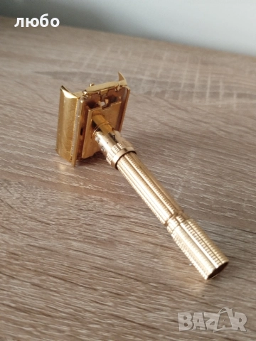 Самобръсначка GILLETE ARISTOCRAT Във 22 м Златно Покритие Чисто Нова не Употребявана , снимка 2 - Други ценни предмети - 52357117