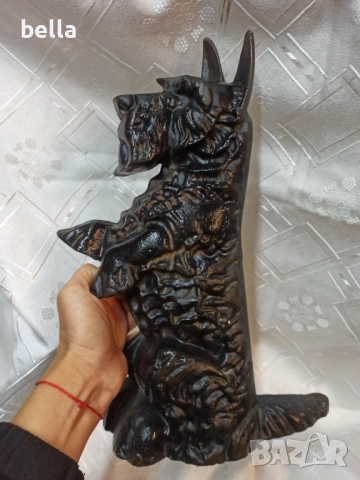 Голям масивен чугунен стоперка за врата -куче от средата на века