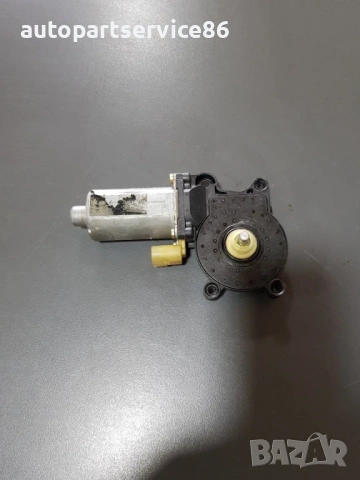 Мотор за заден десен прозорец Bosch за Volvo S60 (2002-2006) 0130821776