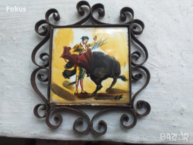 Порцелан в метална рамка с подпис