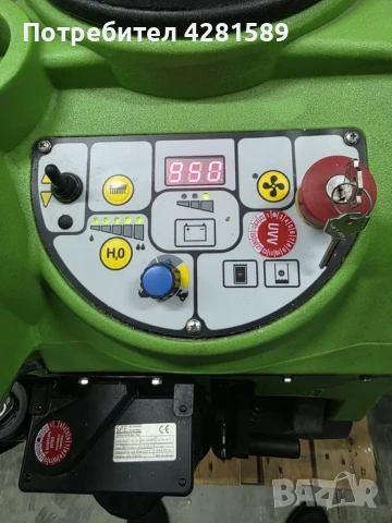 Професионална италианска почистваща машина за под IPC CT70 на батерии, снимка 7 - Други машини и части - 53654611