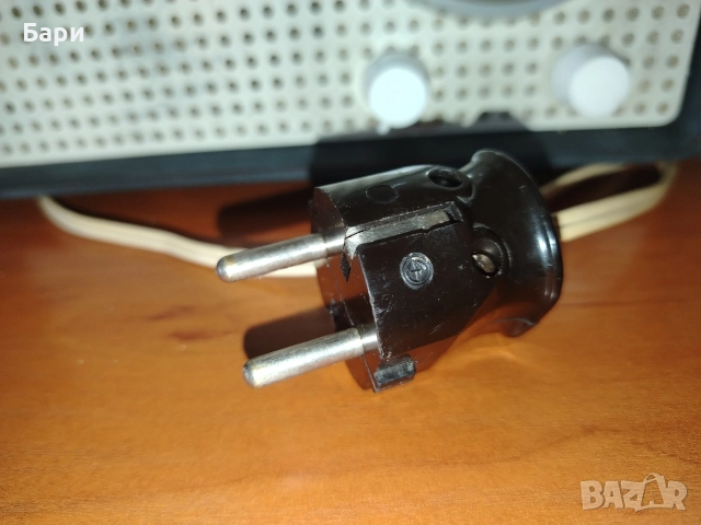 Малко бакелитено радио Braun Sk 25, Germany, 1961г., снимка 9 - Други ценни предмети - 52809884