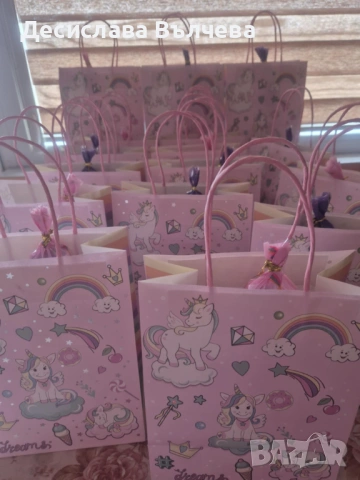 Подаръчета за деца и картонени торти, снимка 7 - Коледни подаръци - 53308097