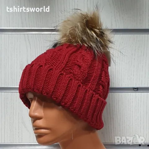 Нова дамска плетена шапка с помпон/пух в червен цвят