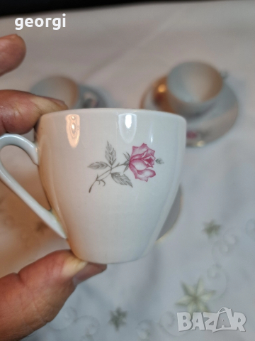 чаша за кафе с чинийка стар български порцелан с рози 28/5, снимка 4 - Чаши - 51970752
