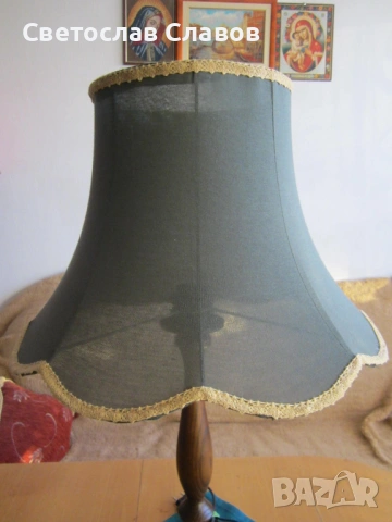 Висока дизайнерска настолна лампа с различни шапки , снимка 5 - Настолни лампи - 53752152