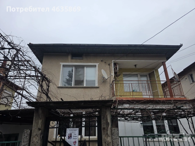 Продава втори етаж от къща