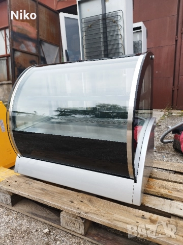 Хладилна витрина 