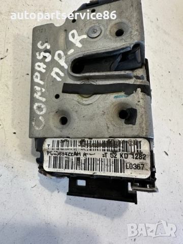 Брава за заключване на предна дясна за Jeep Compass (2011) P04589422AH, снимка 3 - Части - 53496107