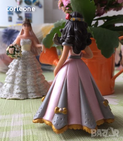 Фигурки на фирма PAPO височина 11-13 см. Булка принцеси, снимка 6 - Колекции - 40305681