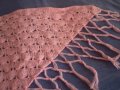 Плетен на една кука розов триъгълен шал, снимка 3