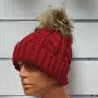 Нова дамска плетена шапка с помпон/пух в червен цвят, снимка 1
