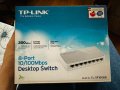 TP-LINK 8-port desktop switch , снимка 1 - Рутери - 42759408