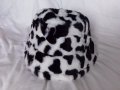 Плюшена шапка идиотка кравичка, снимка 2