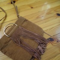 велурена чанта с ресни, снимка 2 - Чанти - 44348164