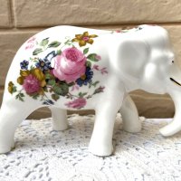 Красив порцеланов слон от Англия, снимка 1 - Антикварни и старинни предмети - 44437485