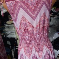 КРАСИВА дълга рокля в розов пейсли принт с остро деколте тип "прегърни ме", снимка 4 - Рокли - 40553256
