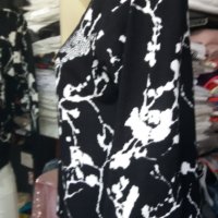 УНИКАЛНА черна блуза на бели цветя с черни камъчета по тях, снимка 6 - Блузи с дълъг ръкав и пуловери - 44155750