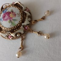  Дамска брошка перли и порцелан, снимка 7 - Антикварни и старинни предмети - 41376517