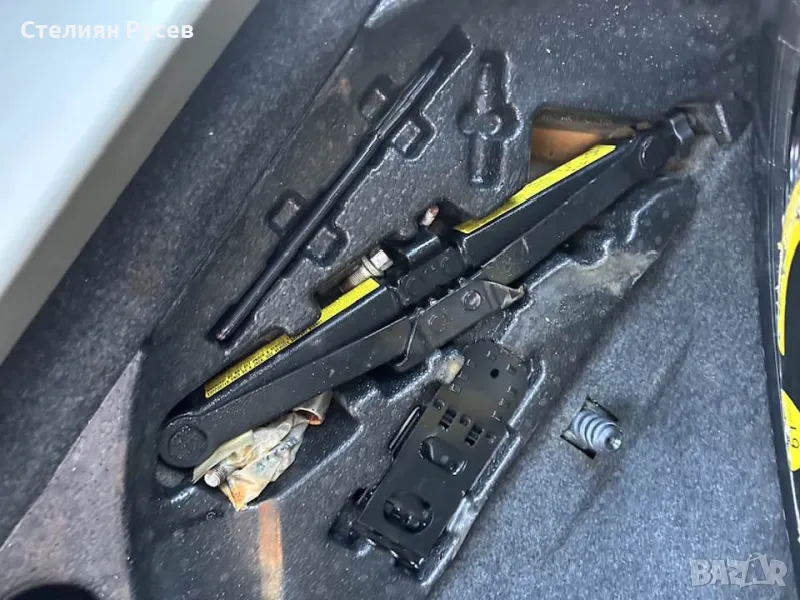 оборудване за багажник за mercedes w 164 ML class 15 лв морската пяна  - само тя се продава, нещата , снимка 1