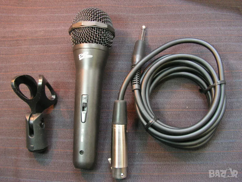 Вокален, динамичен микрофон  на PIP Audio с кабел , снимка 1