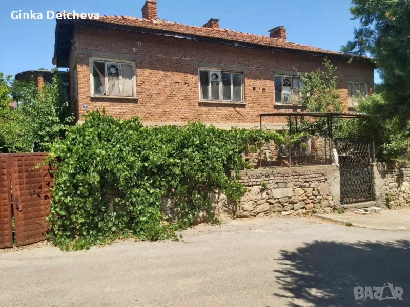 Продавам двуетажна къща с голям двор в ТОП центъра на Харманли!, снимка 1