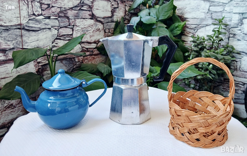 Чайниче, кафеварка и малка кошничка, снимка 1