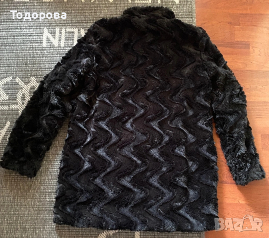 Черно палто с косъм, снимка 3 - Палта, манта - 53399553
