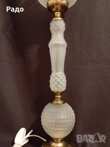 Старинна красива лампа с гравиран стъклен абажур, снимка 3 - Настолни лампи - 52176116