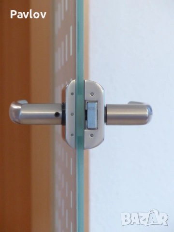 Фирма търси монтажник/ци на входни врати за дългосрочно сътрудничество.