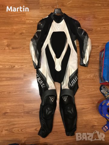 Кожен цял екип Dainese