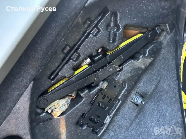 оборудване за багажник за mercedes w 164 ML class 15 лв морската пяна  - само тя се продава, нещата 