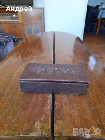 Стара кожена кутия за бижута