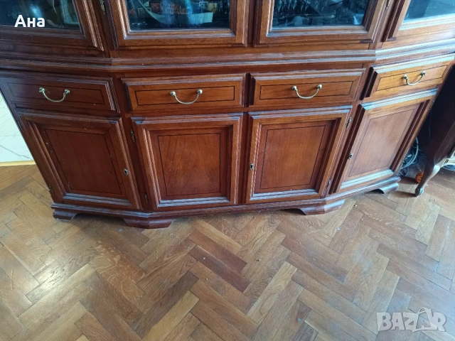 Масивна дървена витрина от две части , снимка 3 - Антикварни и старинни предмети - 51080415