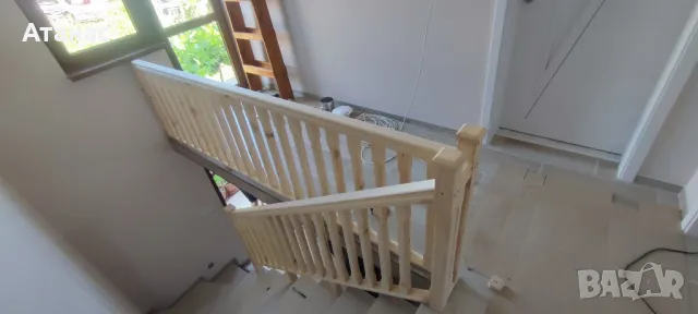 Дървен парапет