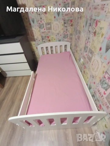 Детско легло с преграда, шкафче и матрак, снимка 3 - Спални и легла - 53741931