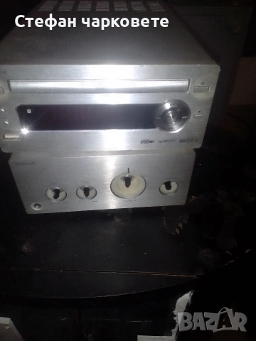 Hitachi -Аудио уредба от два компонента в незнайно състояние 