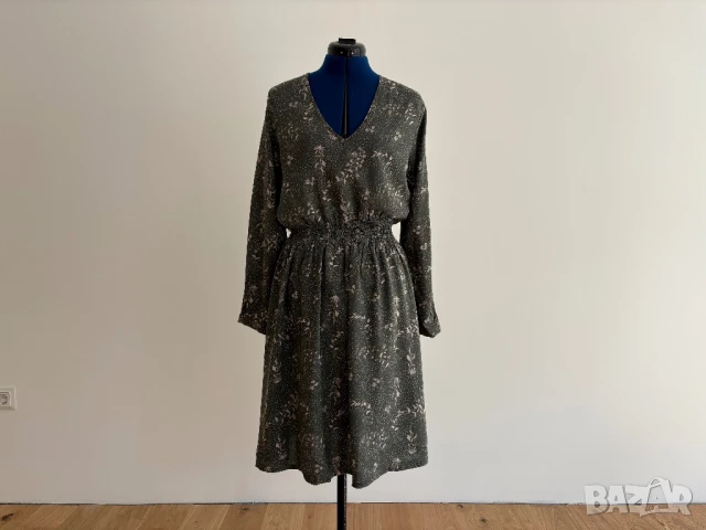 Рокля Three Little Words – маслинено зелена с ботанически десен | Чисто нова | Размер М, снимка 2 - Рокли - 51093938