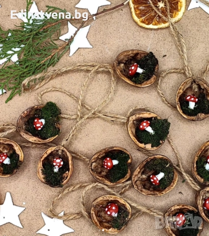 Handmade коледен орнамент „Орехче“, опакован със сушен портокал и канап | Малък коледен подарък, снимка 2 - Декорация за дома - 52342663