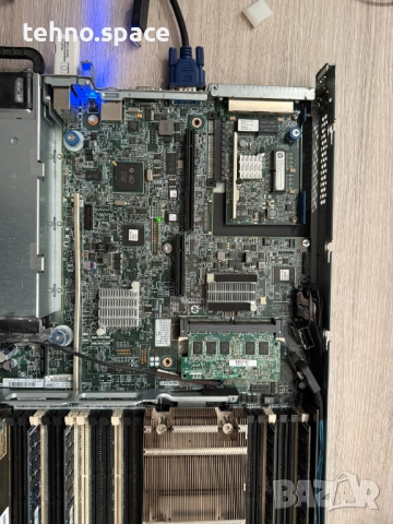 Сървър HP DL360p gen 8- много подходящ за Дата База, снимка 7 - Работни компютри - 52193938