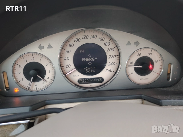 Мерцедес Е 220 Авангард, снимка 5 - Автомобили и джипове - 52972113